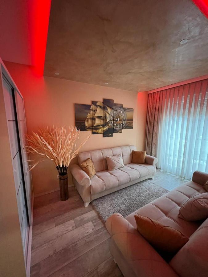 Luxurious Apartment With City View 普里什蒂纳 外观 照片